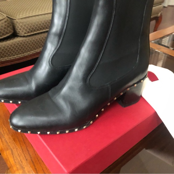 Rockstud Leather Chelsea boots - Picture 6 of 9